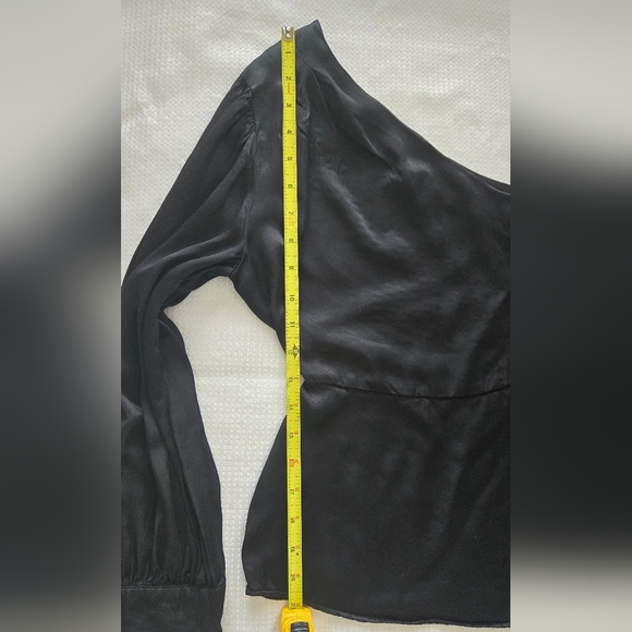 Zara Elegant Black One-Shoulder Blouse - Picture 6 of 10